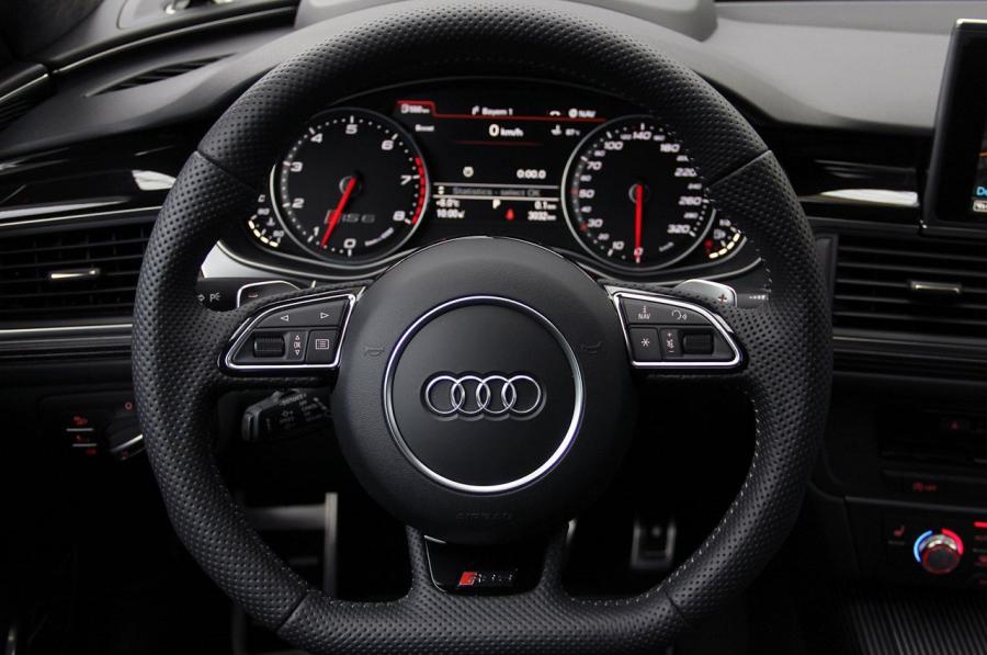 Панель приборов Audi RS6 Avant (4G, C7) 2013 года  (WW) (фото 51 из 90)